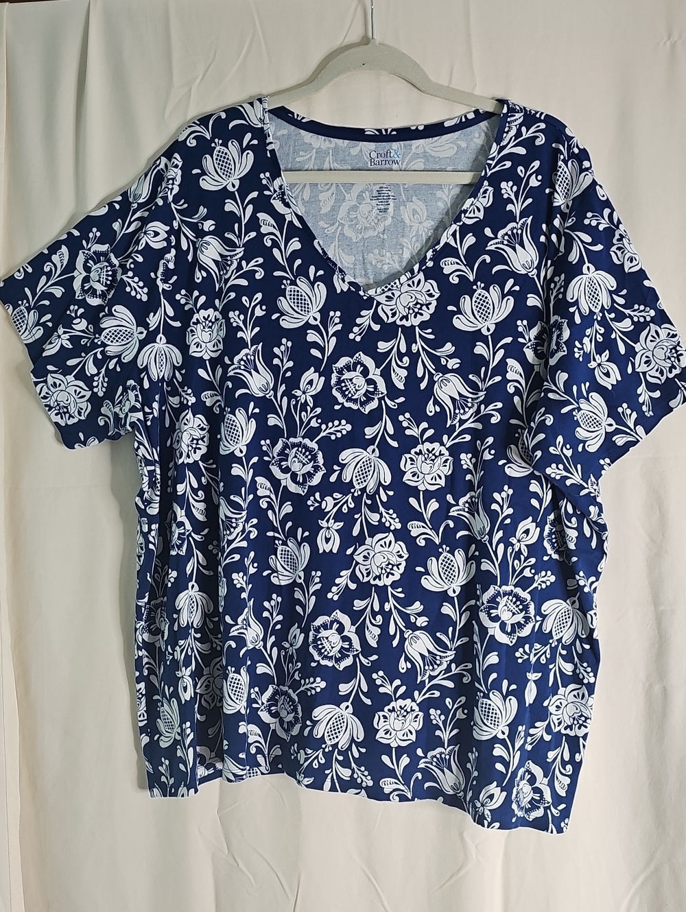 croft & barrow Navy Floral V-Neck Short Sleeve Top